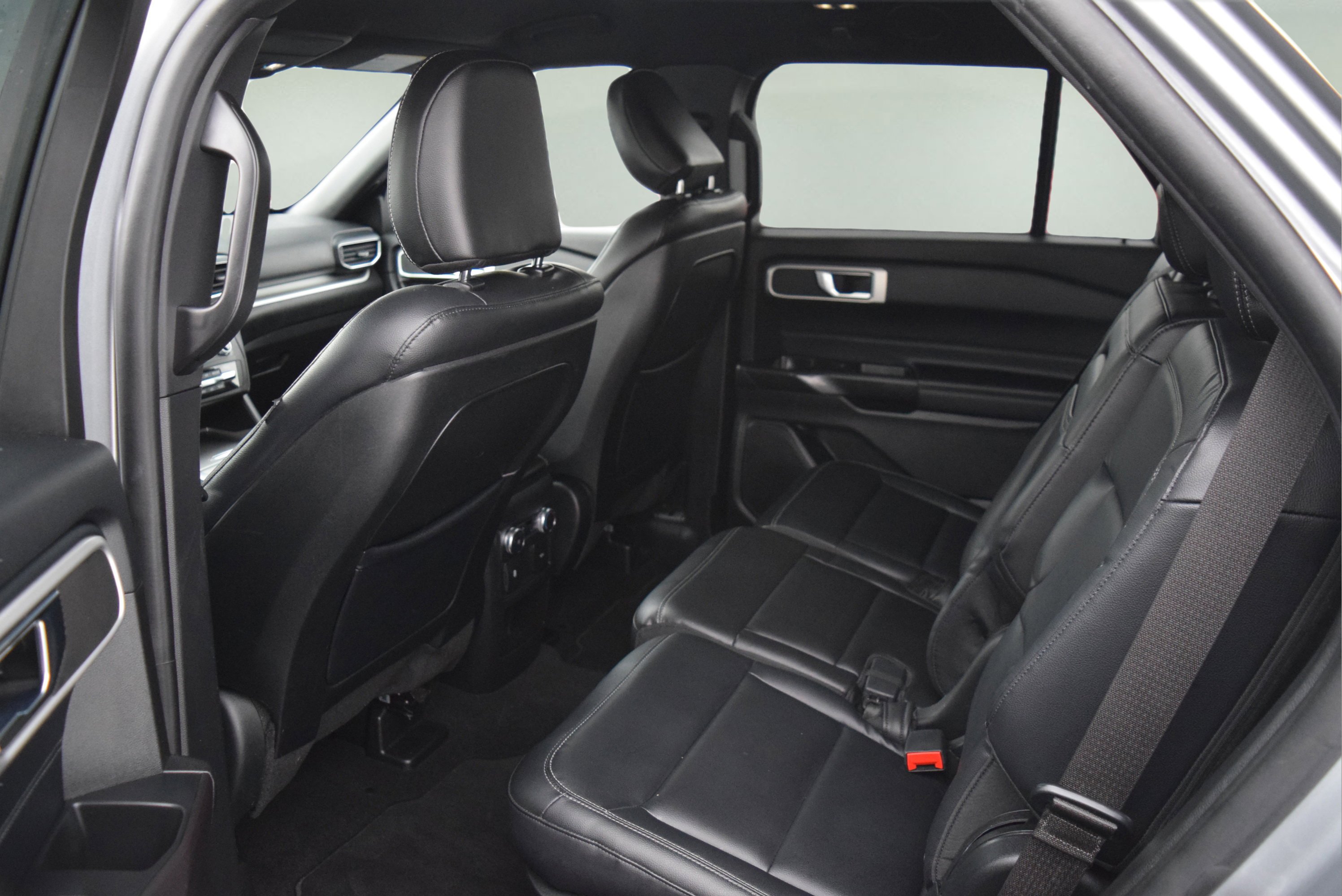 Certified 2020 Ford Explorer XLT w/ Equipment Group 202A image 9