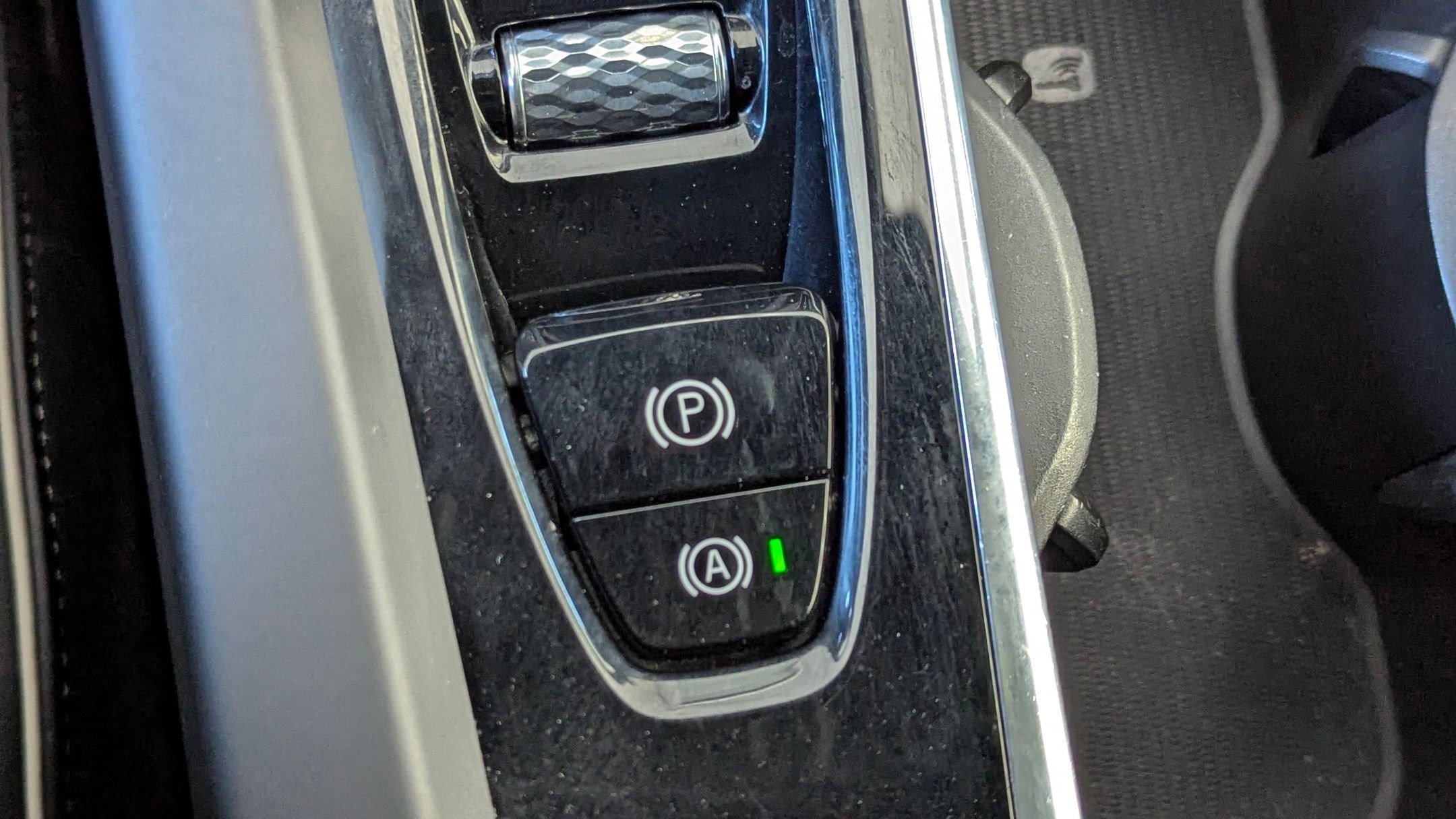 Used 2018 Volvo XC60 T6 R-Design w/ Convenience Package image 26