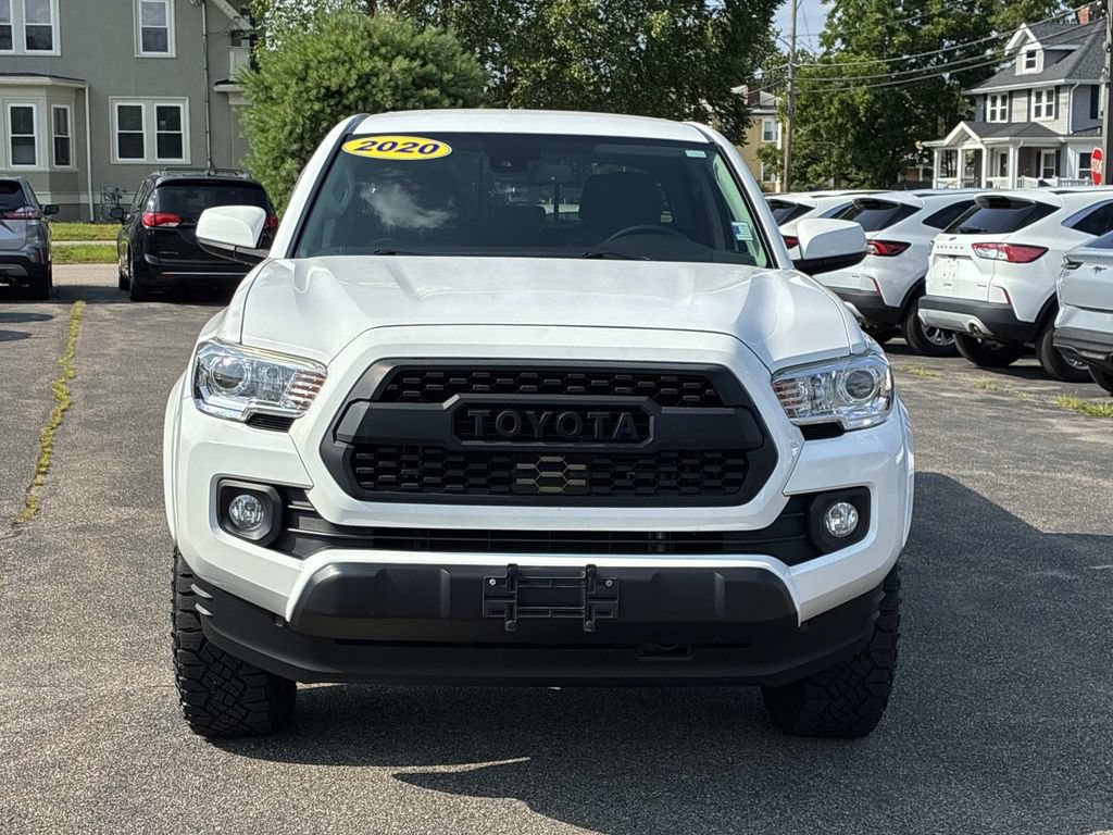 Used 2020 Toyota Tacoma SR5 AWD/4WD image 2