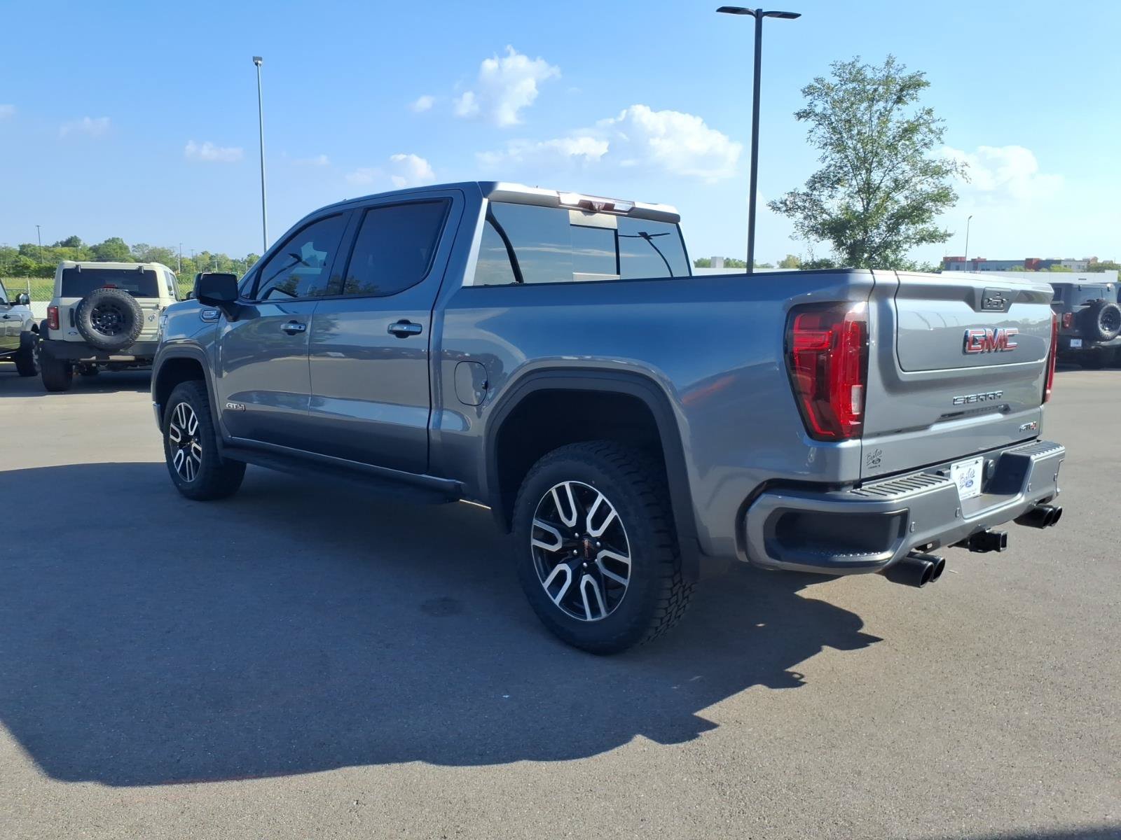 Used 2021 GMC Sierra 1500 AT4 w/ AT4 Premium Package AWD/4WD image 5