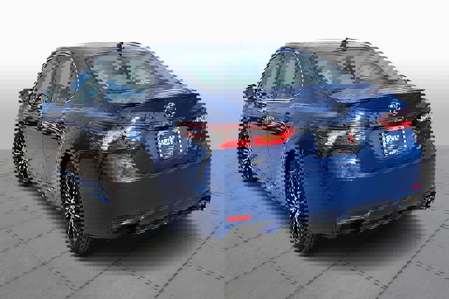 Used 2024 Toyota Camry SE image 11