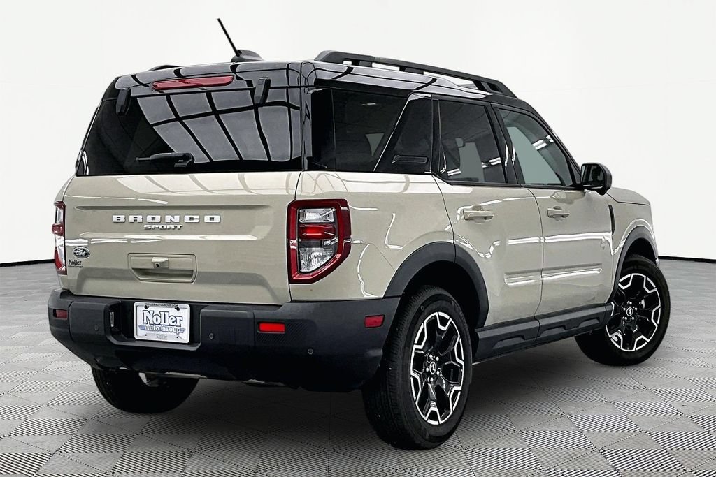 Certified 2025 Ford Bronco Sport Outer Banks w/ Outer Banks Tech Package+ AWD/4WD image 2