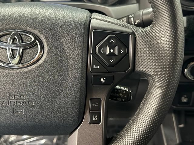 Used 2020 Toyota Tacoma TRD Sport w/ TRD Premium Sport Package AWD/4WD image 19