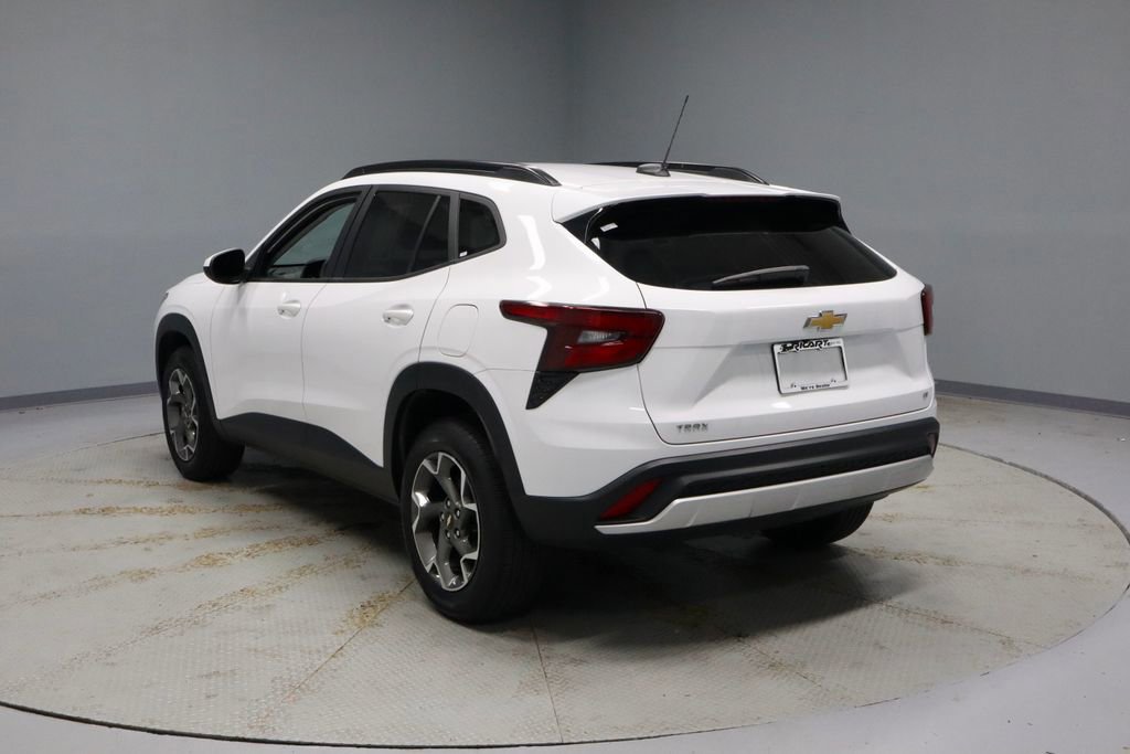 Used 2024 Chevrolet Trax LT image 3