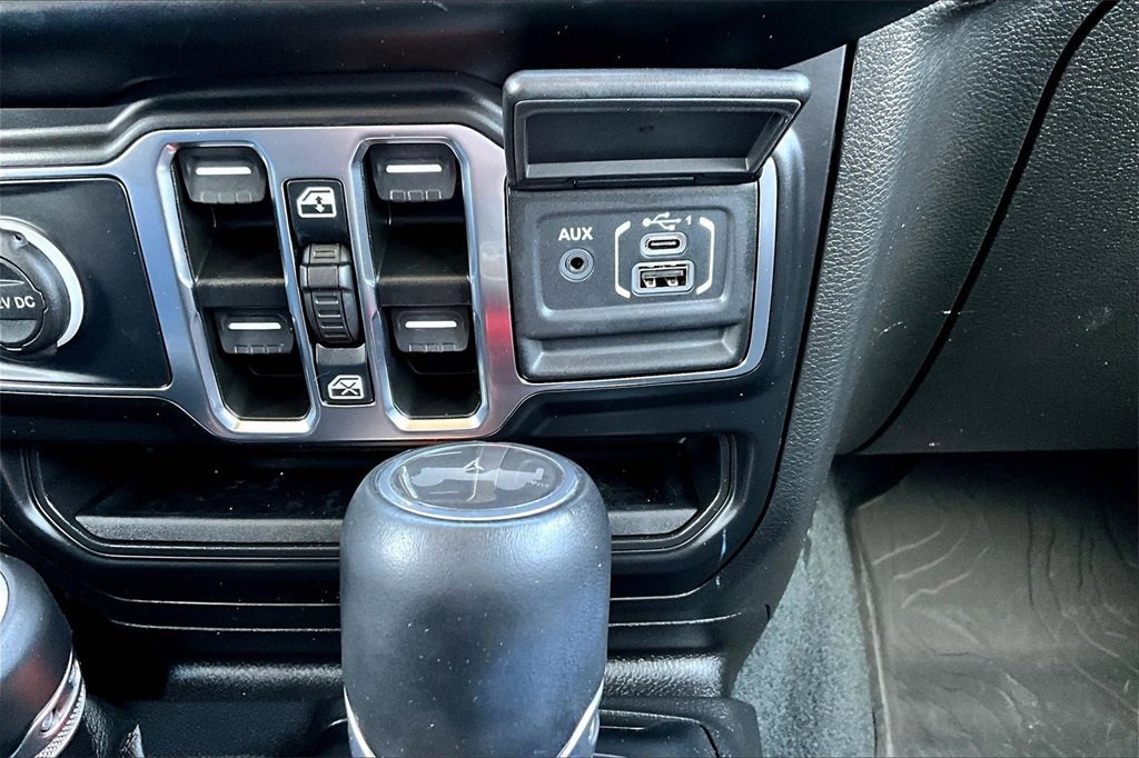 Used 2022 Jeep Wrangler Unlimited Sahara w/ Cold Weather Group image 32