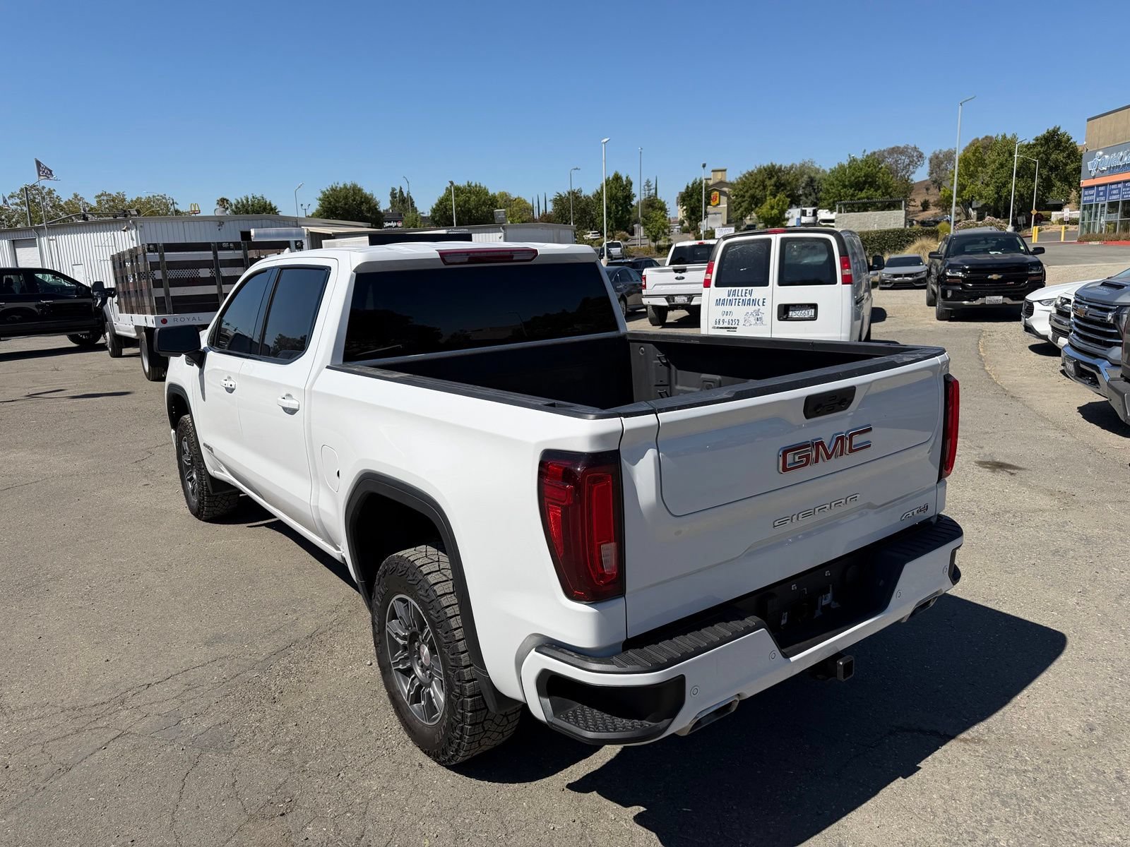 Used 2025 GMC Sierra 1500 AT4 AWD/4WD image 3