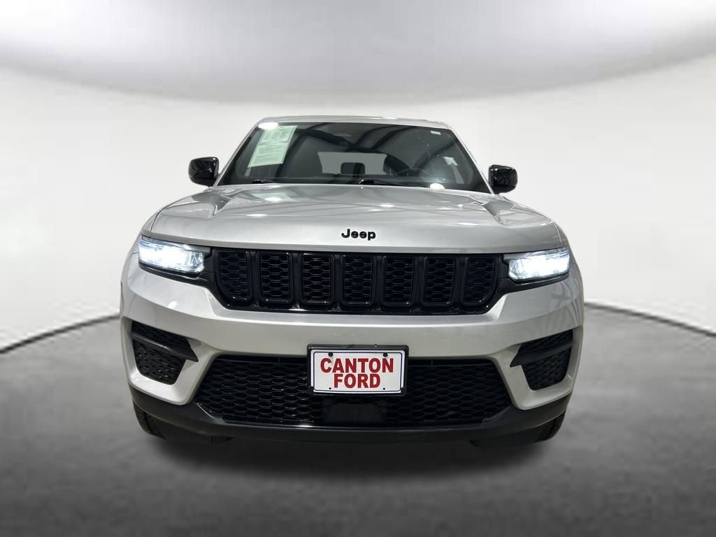 Used 2024 Jeep Grand Cherokee Altitude image 8