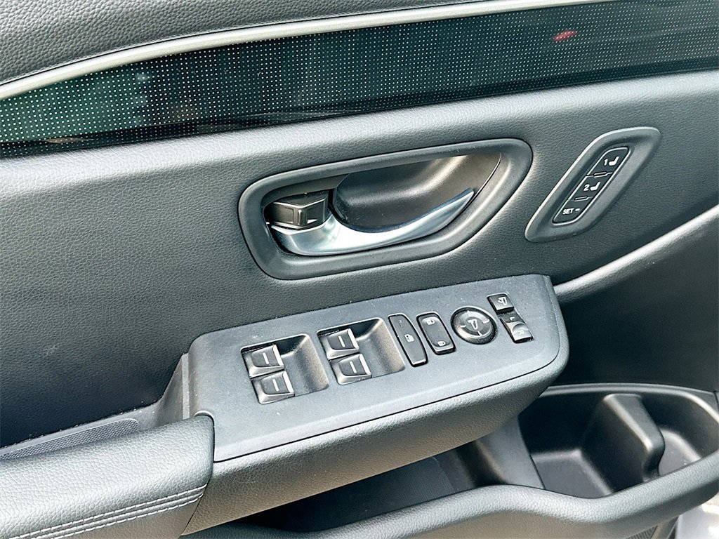 Used 2025 Honda Pilot Elite image 21