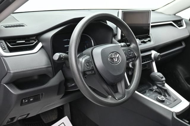 Used 2025 Toyota RAV4 XLE AWD/4WD image 15
