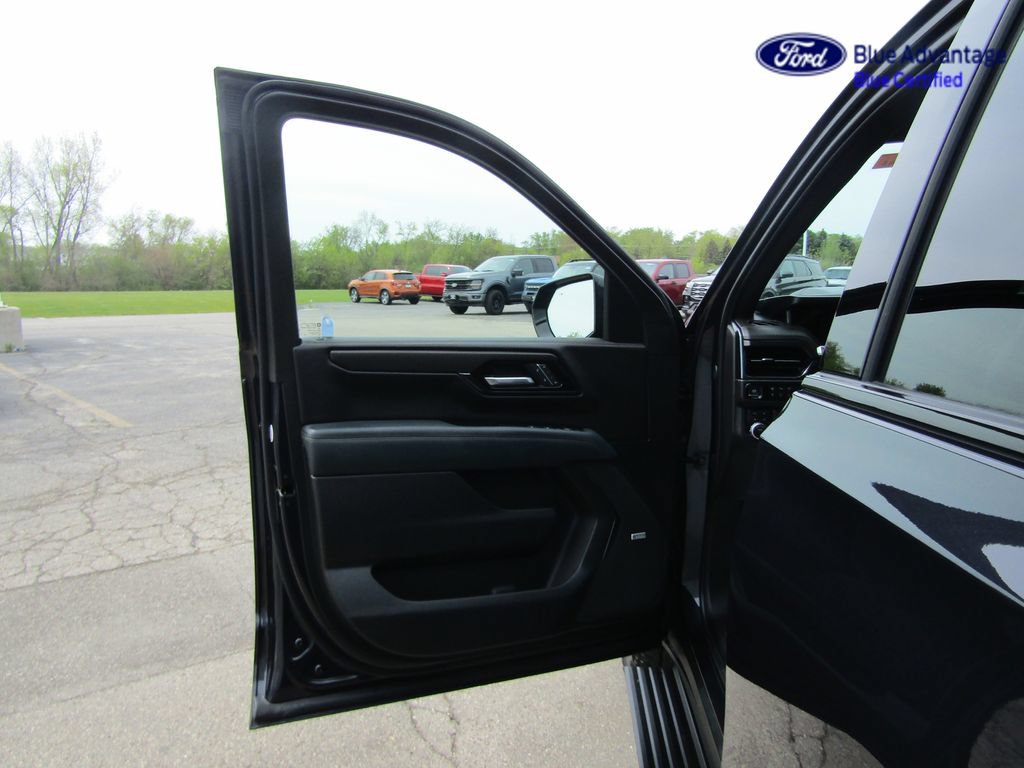 Used 2025 GMC Yukon XL AT4 w/ AT4 Premium Package AWD/4WD image 28