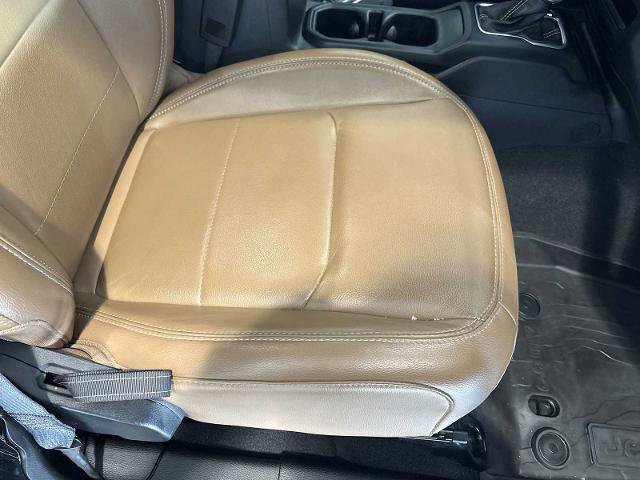 Used 2022 Jeep Wrangler Unlimited Sahara w/ Cold Weather Group image 27