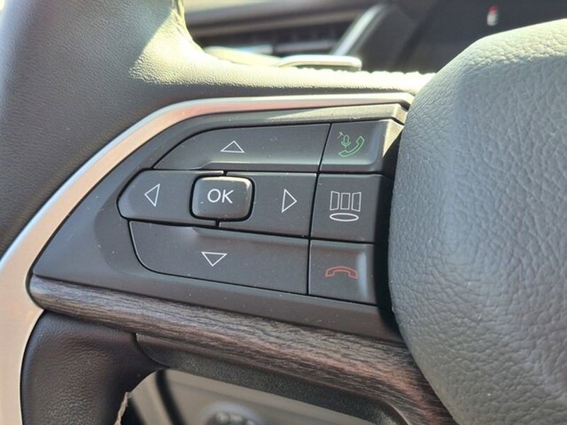 Used 2022 Jeep Grand Cherokee Limited image 32