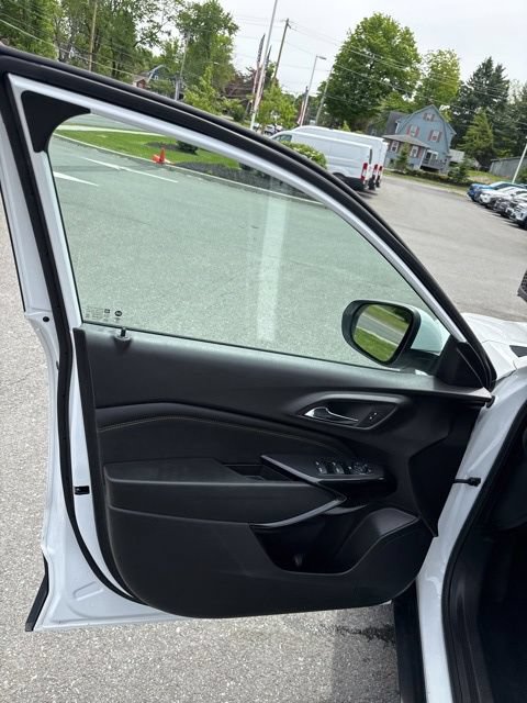 Used 2024 Chevrolet Trax LT FWD image 17