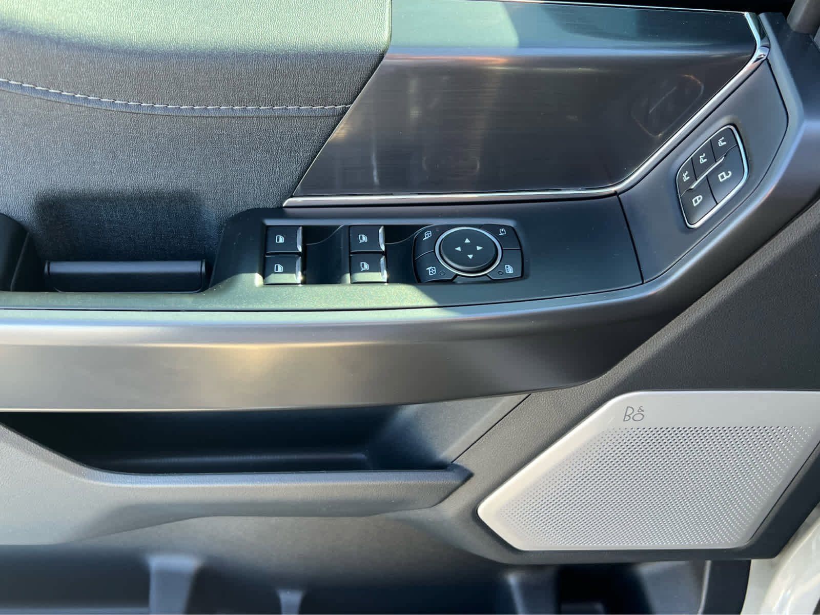 Certified 2025 Ford F150 Lariat w/ Equipment Group 502A High image 32