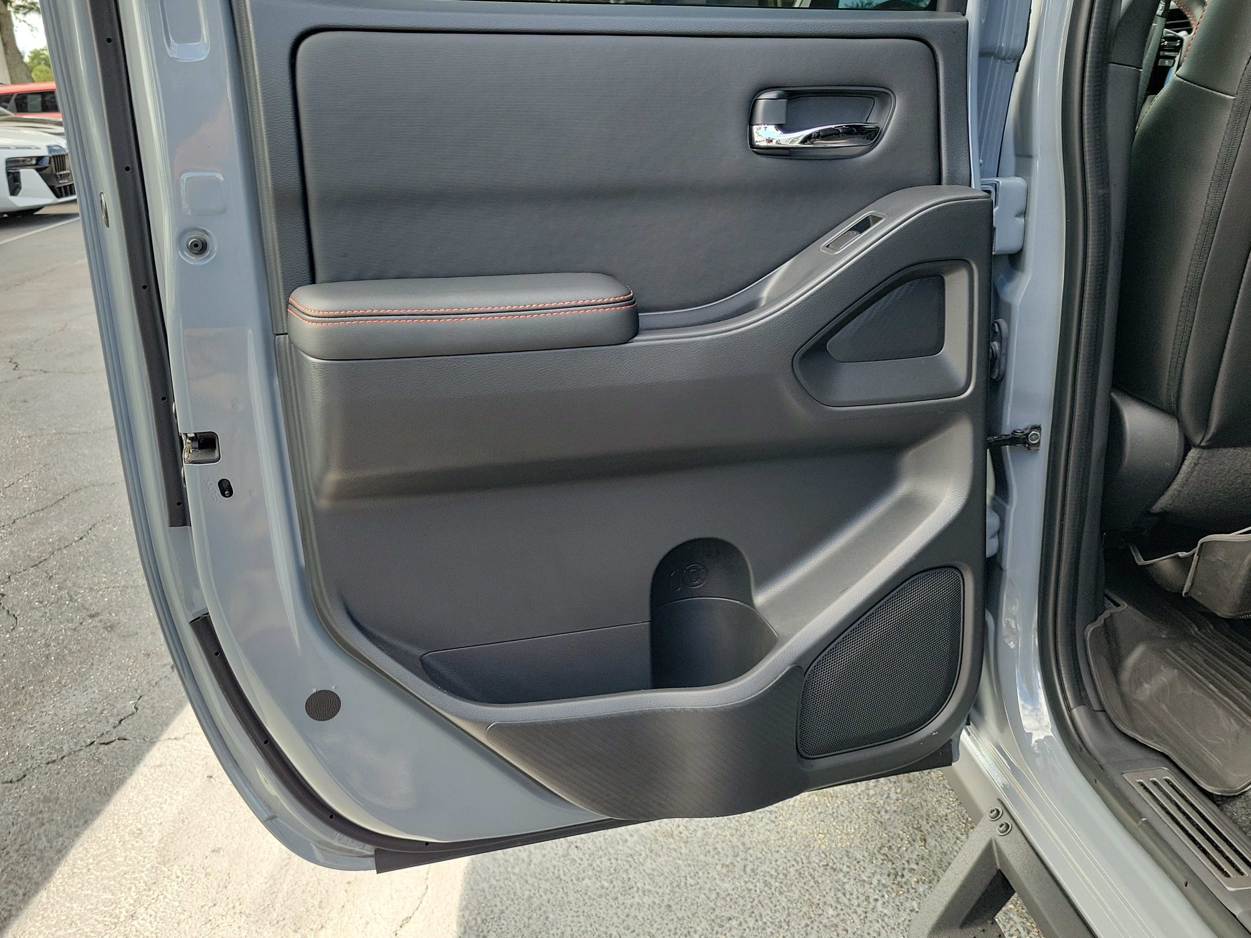 Used 2023 Nissan Frontier PRO-4X w/ Pro-4X Premium Package AWD/4WD image 11