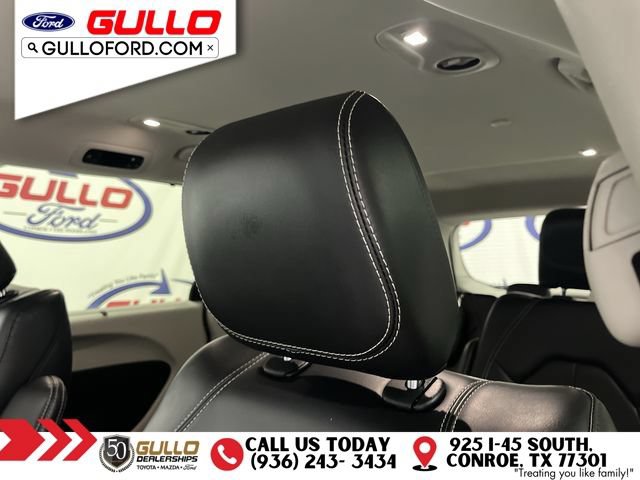 Used 2023 Chrysler Pacifica Touring-L FWD image 17