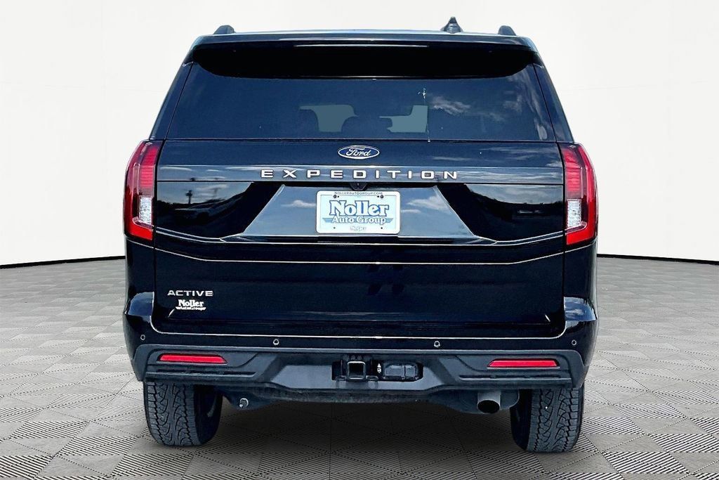 Certified 2025 Ford Expedition Active AWD/4WD image 4