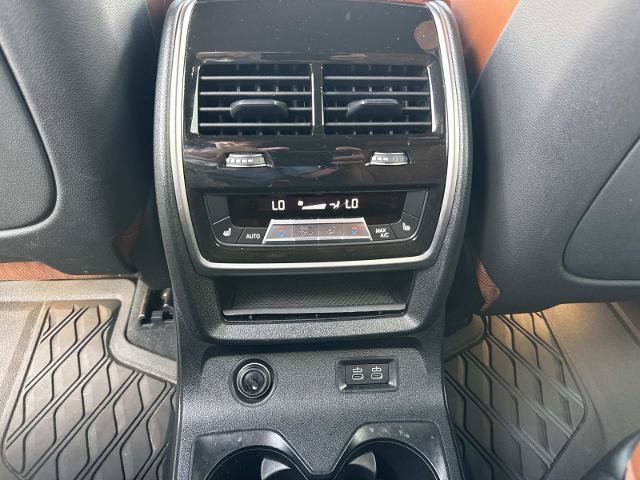 Used 2022 BMW X7 xDrive40i w/ M Sport Package AWD/4WD image 18