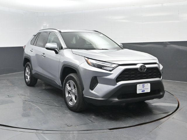 Used 2025 Toyota RAV4 XLE AWD/4WD image 2