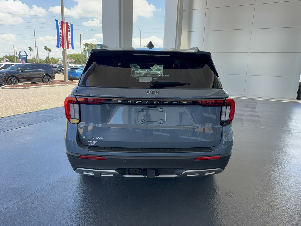 Certified 2025 Ford Explorer Active w/ Active Comfort Package RWD image 6