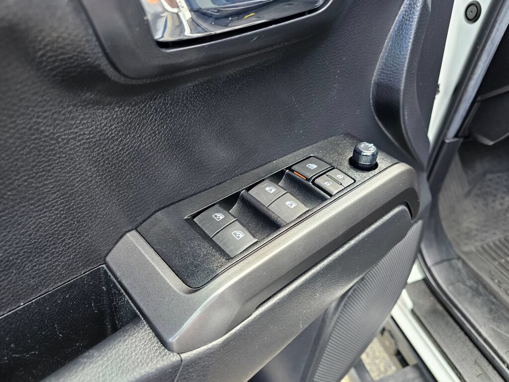 Used 2022 Toyota Tacoma TRD Sport w/ Black Out Package (TMS) AWD/4WD image 16