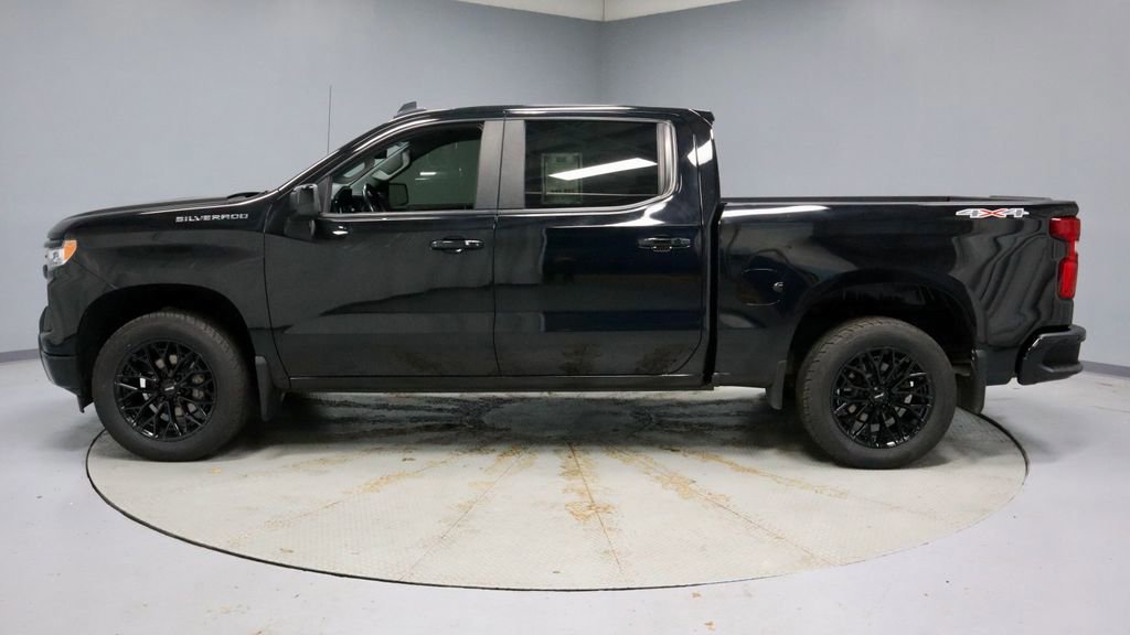 Used 2023 Chevrolet Silverado 1500 RST image 2