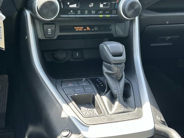Used 2022 Toyota RAV4 LE FWD image 17