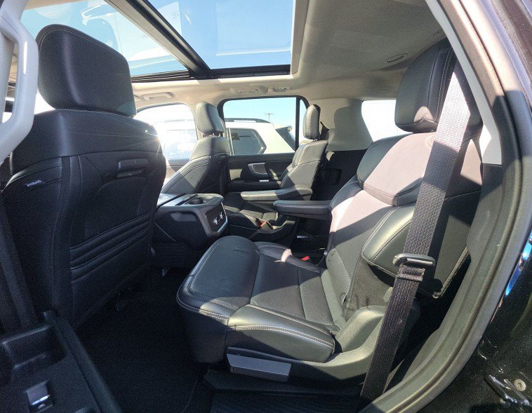 Certified 2025 Ford Expedition Platinum AWD/4WD image 6