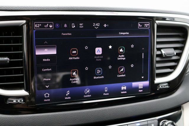 Used 2024 Chrysler Pacifica Touring-L image 31