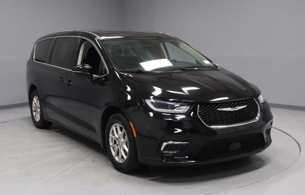 Used 2024 Chrysler Pacifica Touring-L