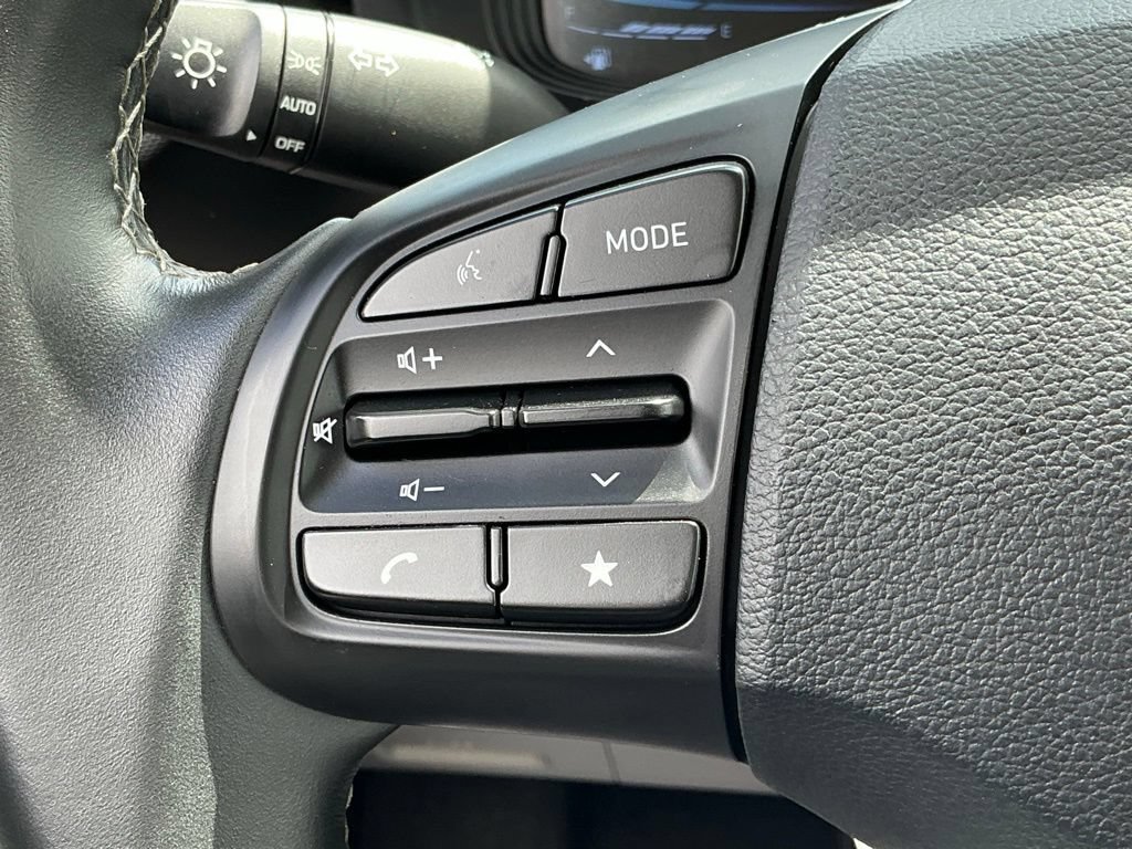 Used 2025 Hyundai Venue SEL FWD image 29