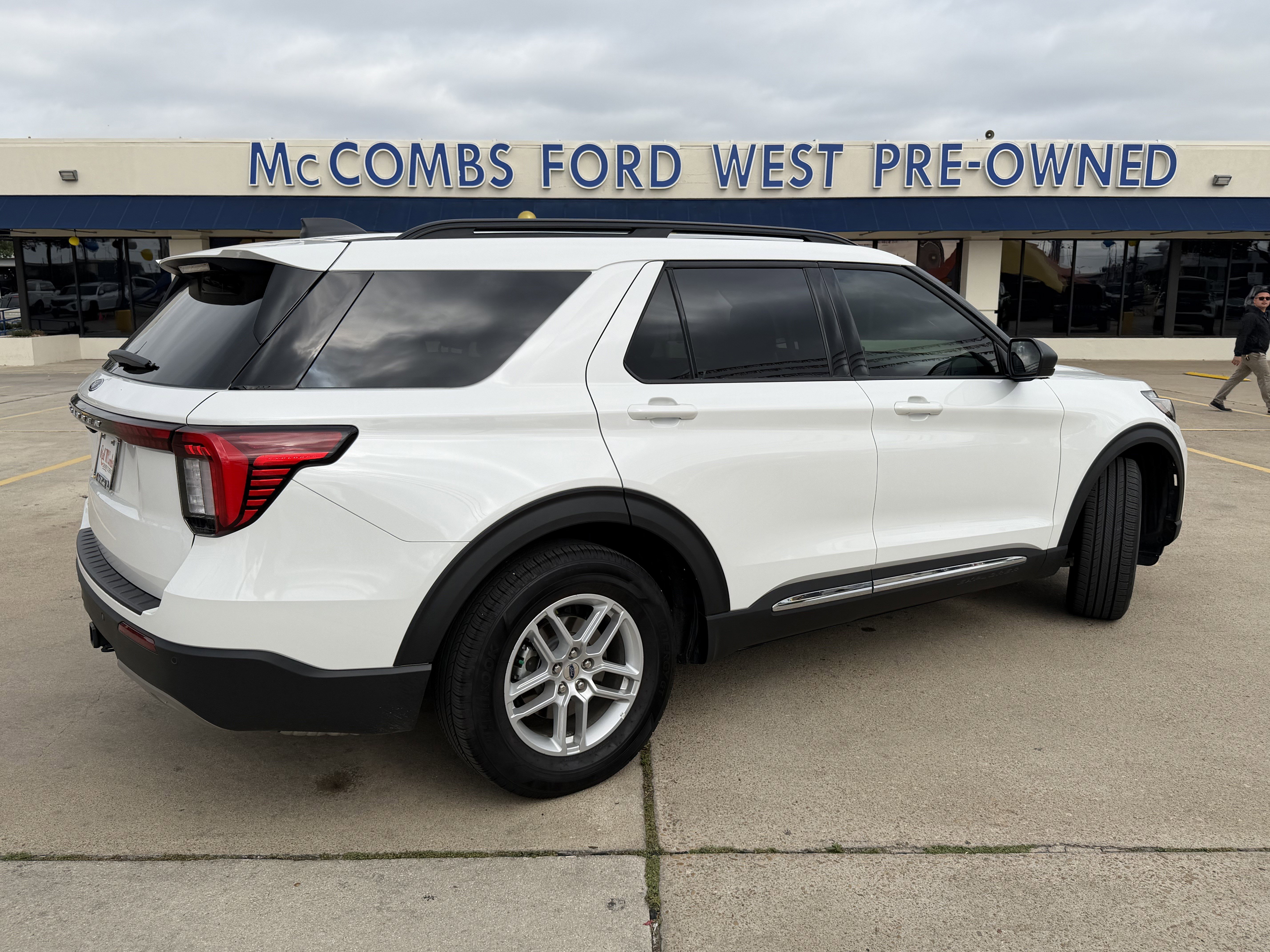 Certified 2025 Ford Explorer Active w/ Active Comfort Package RWD image 5