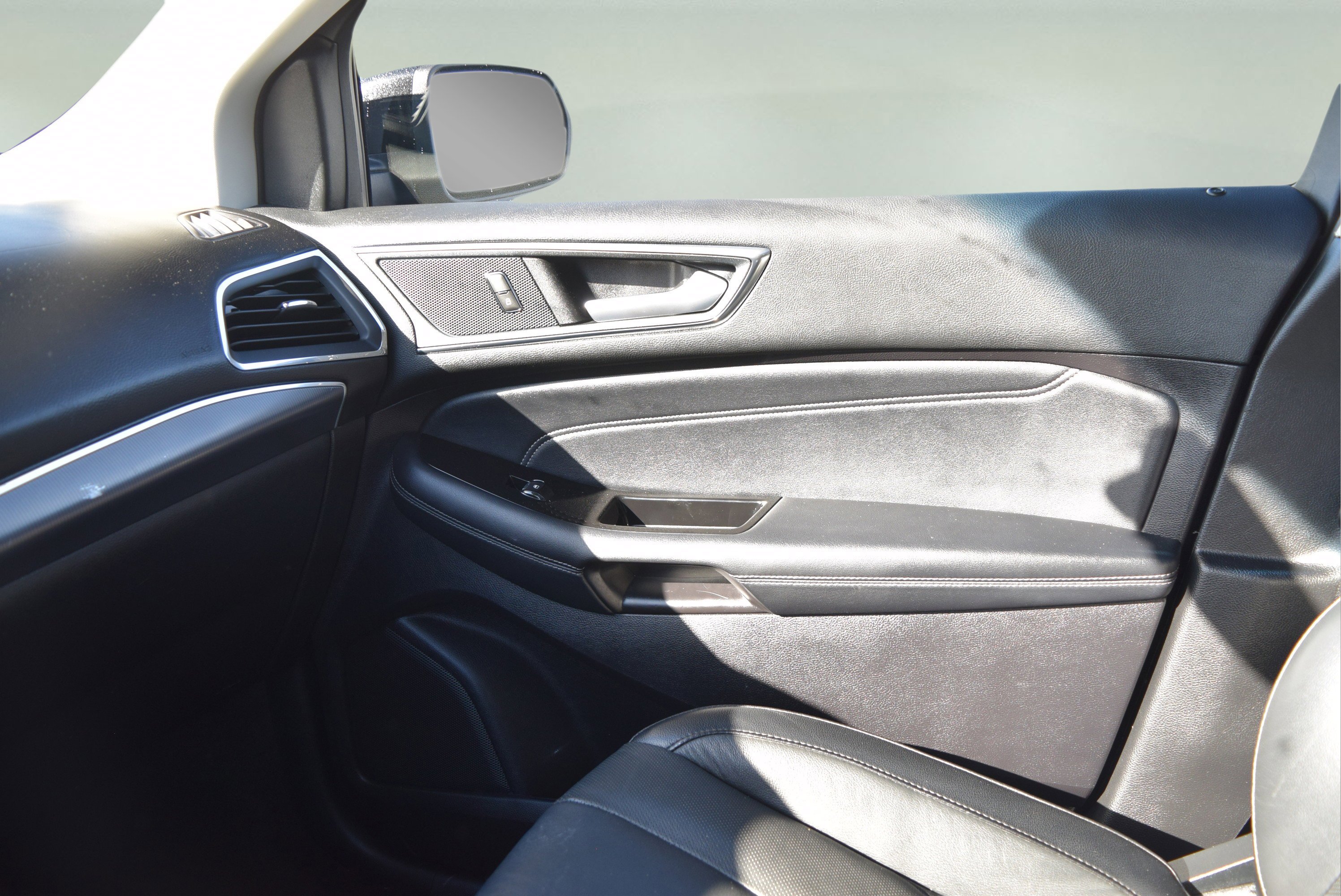 Certified 2018 Ford Edge Titanium w/ Equipment Group 301A image 17