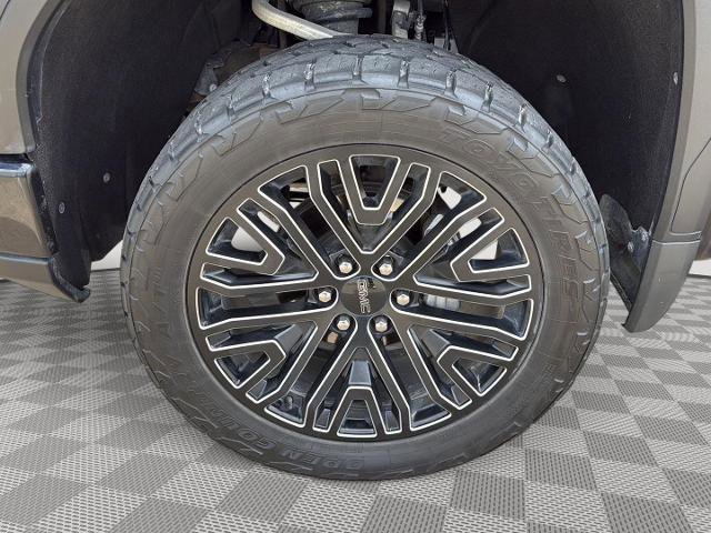 Used 2023 GMC Sierra 1500 AT4 w/ AT4 Preferred Package image 9