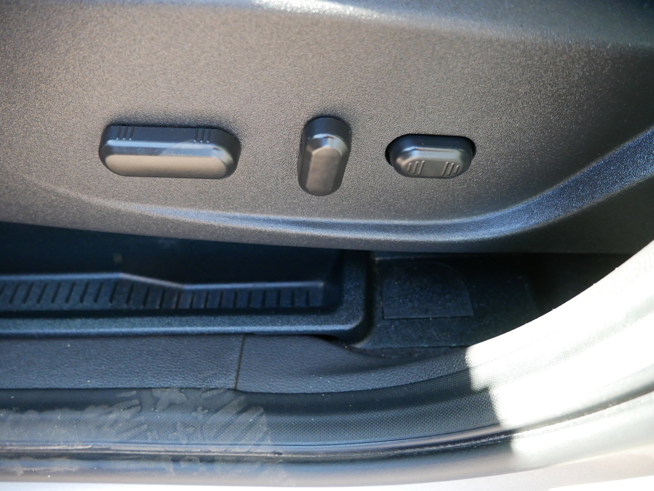 Certified 2017 Ford Escape SE w/ SE Cold Weather Package image 19