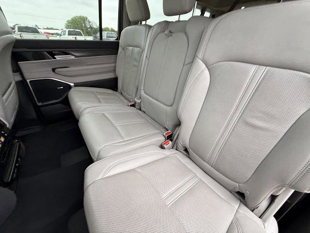 Used 2024 Jeep Wagoneer L Series II w/ Flexible Seating Group AWD/4WD image 29