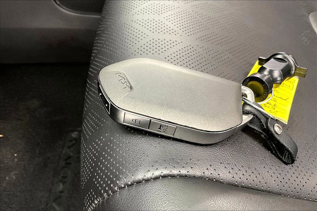 Used 2025 Kia Carnival LXS image 13