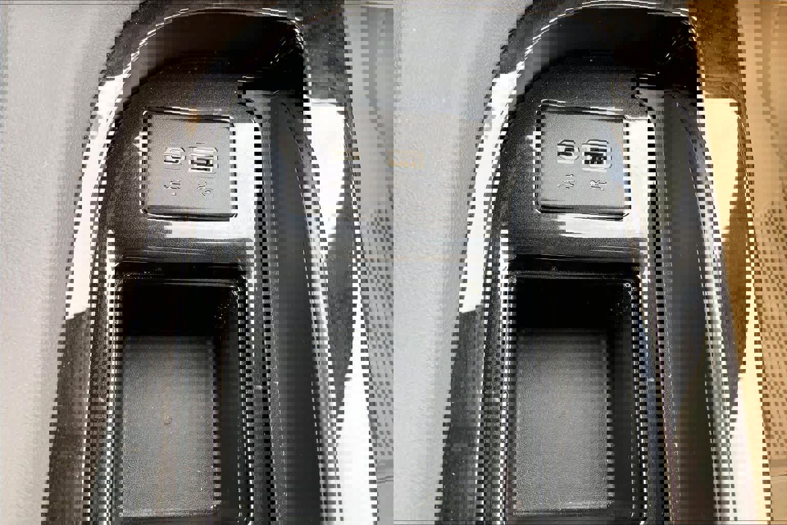 Used 2024 Cadillac Escalade Premium Luxury w/ Performance Package image 34