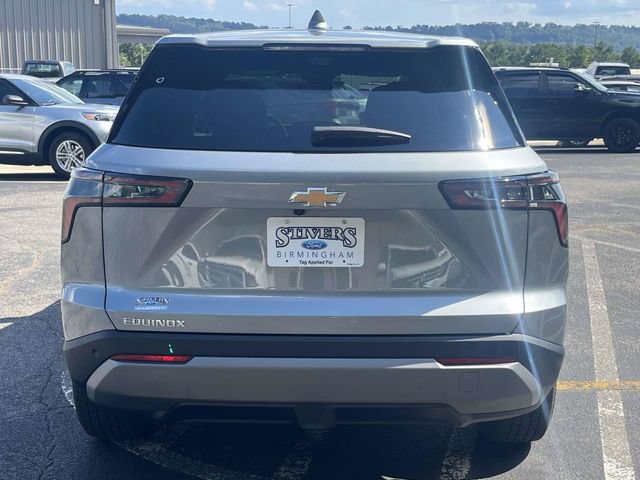 Used 2026 Chevrolet Equinox LT w/ Safety and Technology Package FWD image 5