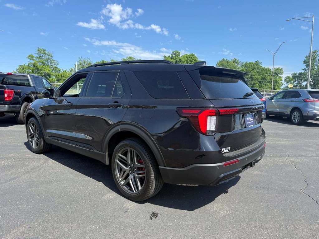 Certified 2025 Ford Explorer ST-Line w/ ST-Line Street Pack AWD/4WD image 6