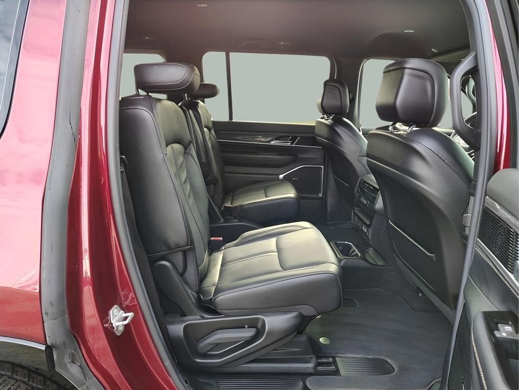 Used 2022 Jeep Wagoneer Series III w/ Flexible Seating Group image 29