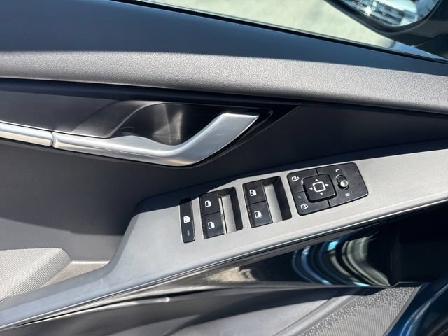 Used 2024 Kia Niro EX FWD image 13