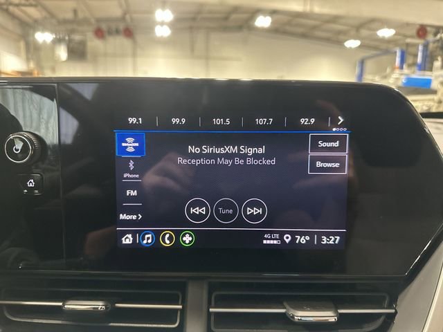 Used 2024 Chevrolet Trax RS w/ Sunroof Package FWD image 16