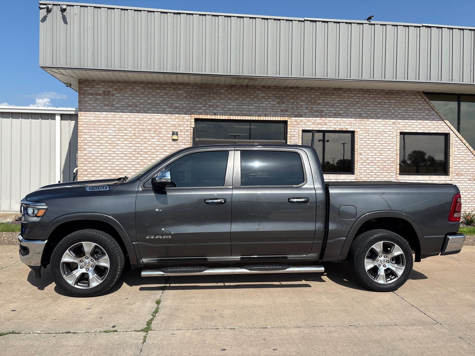 Used 2020 RAM 1500 Laramie AWD/4WD image 2