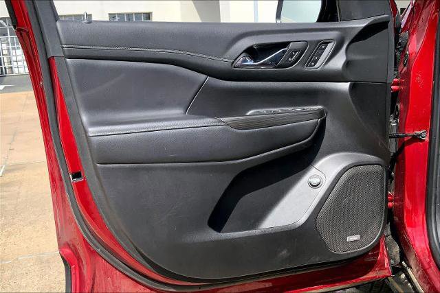 Used 2023 GMC Acadia SLT w/ Elevation Edition image 21