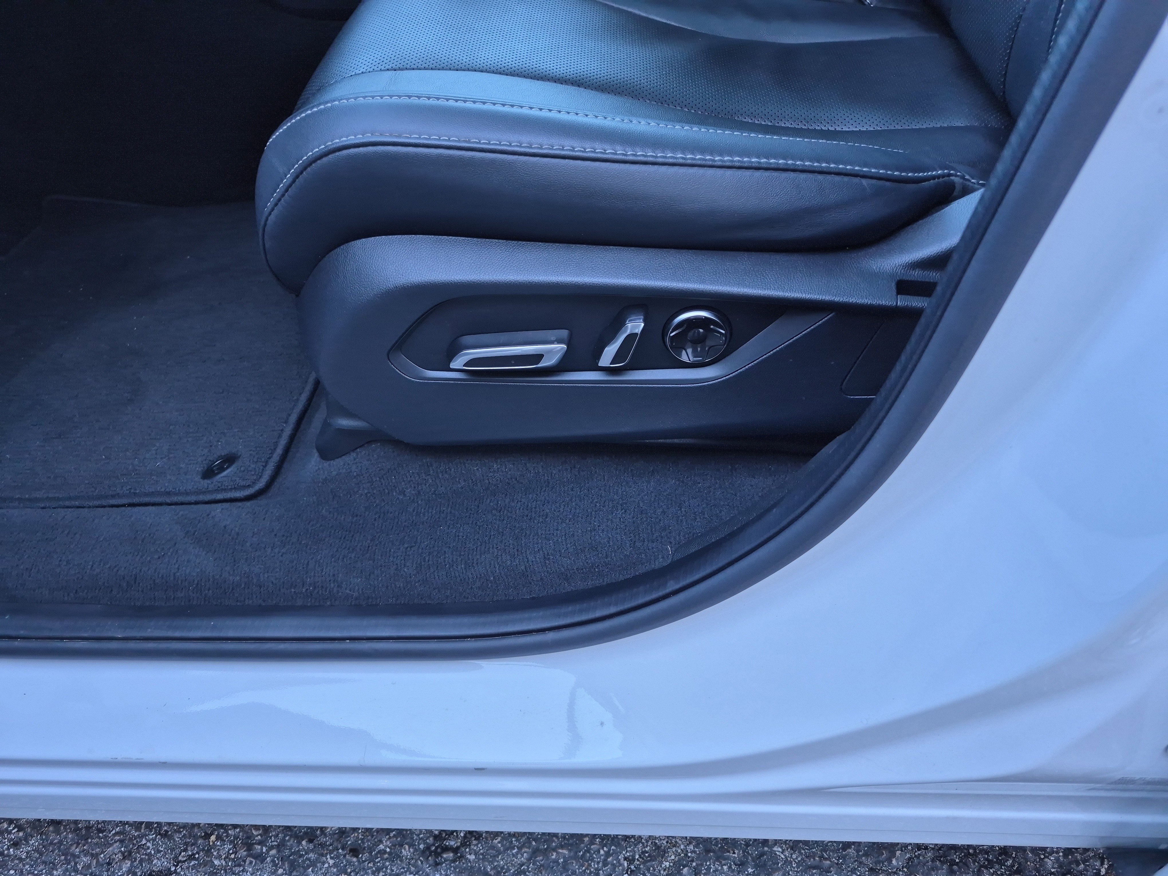 Used 2023 Acura MDX SH-AWD w/ Technology Package image 12