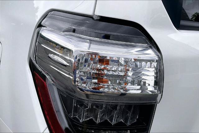Used 2022 Toyota 4Runner TRD Off-Road AWD/4WD image 28
