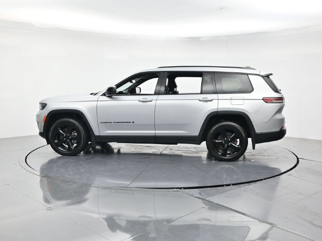 Used 2023 Jeep Grand Cherokee L Altitude AWD/4WD image 9