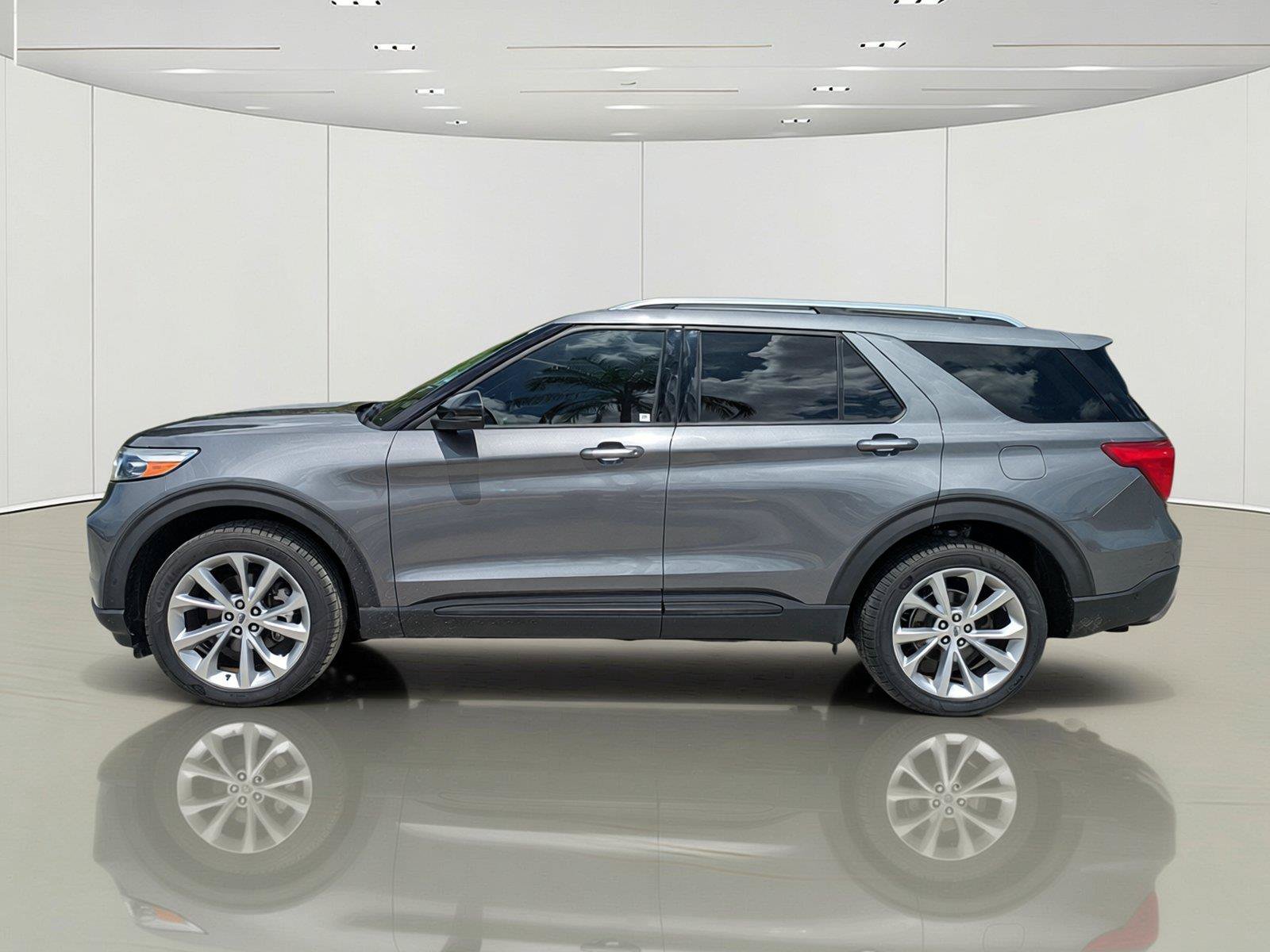 Certified 2021 Ford Explorer Platinum w/ Equipment Group 601A AWD/4WD image 9