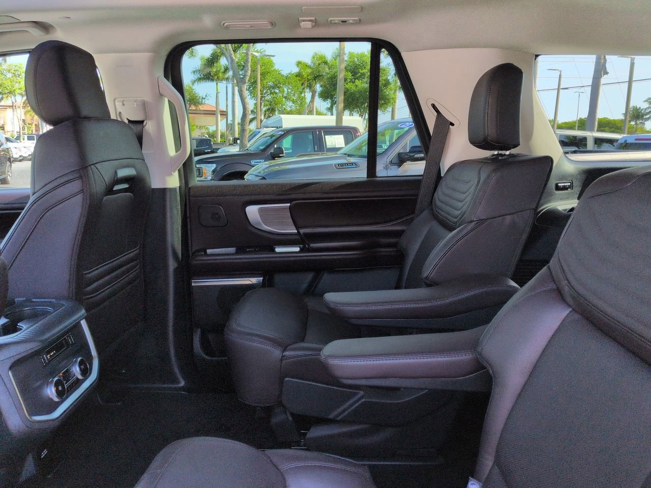 Certified 2025 Ford Expedition Platinum w/ Platinum Ultimate Package image 14